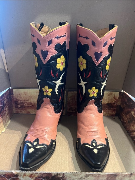 Old Gringo Shoes - Old Gringo Golondrina Vintage/Retired Pink  and Black Leather Showstopper Boots